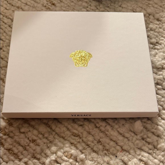 ♥️ NEW Versace large box flat